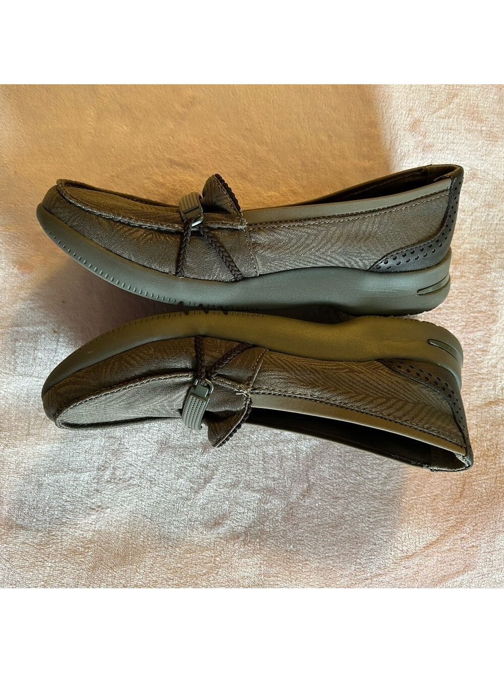 BZEES Abby light brown slip on loafers flats with leaf print size 8W - Picture 3 of 8